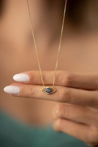 10 مدل گردنبند مینیمال برای استایل ساده و شیک